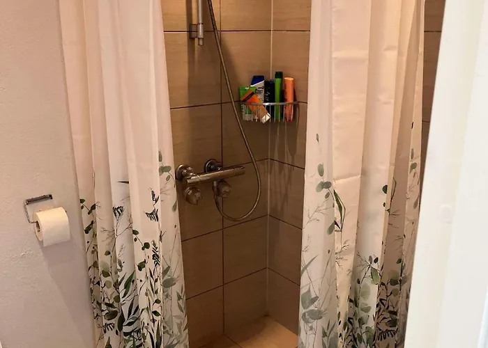 Mini 8 - Close To Lego House And Legoland Hostal